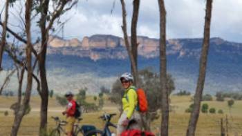 Cyclists viewing the Capertee Valley walls,Katy Taylor Cyclists viewing the Capertee Valley walls