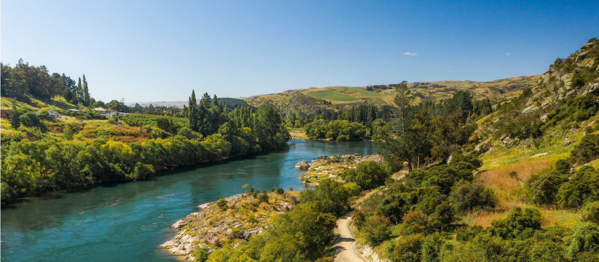 Sunny day cycling Clutha Gold | TCO: Will Nelson