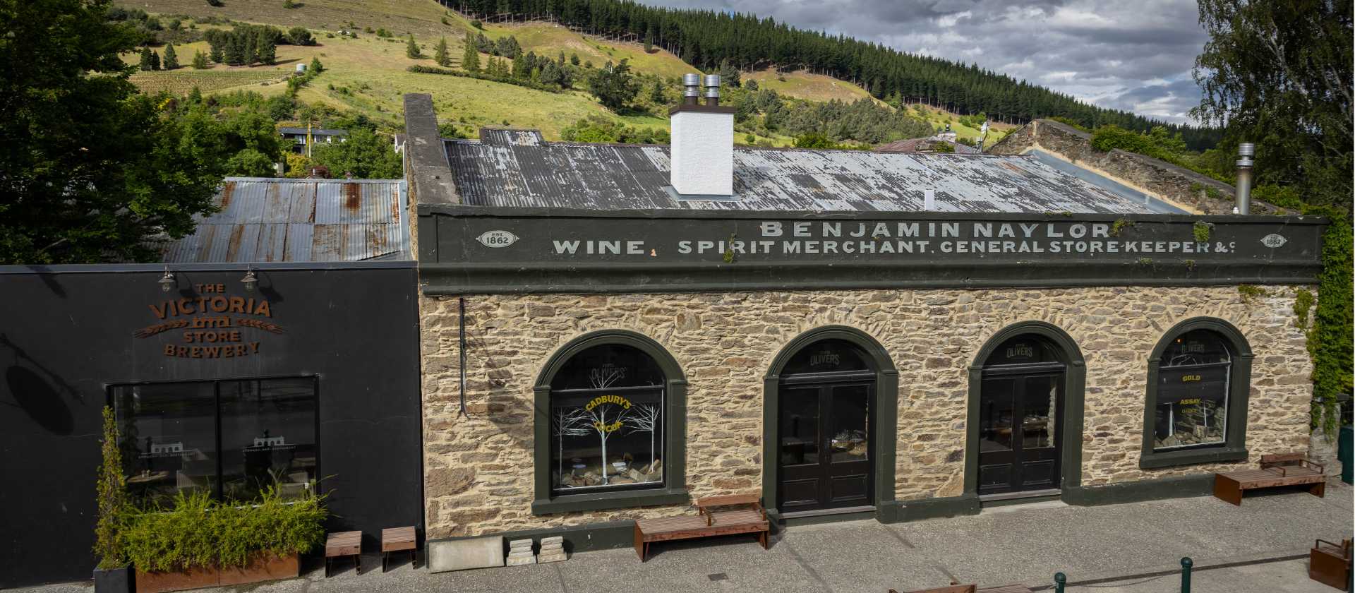 Cyclists riding along the Clutha Gold Trail | Geoff Marks