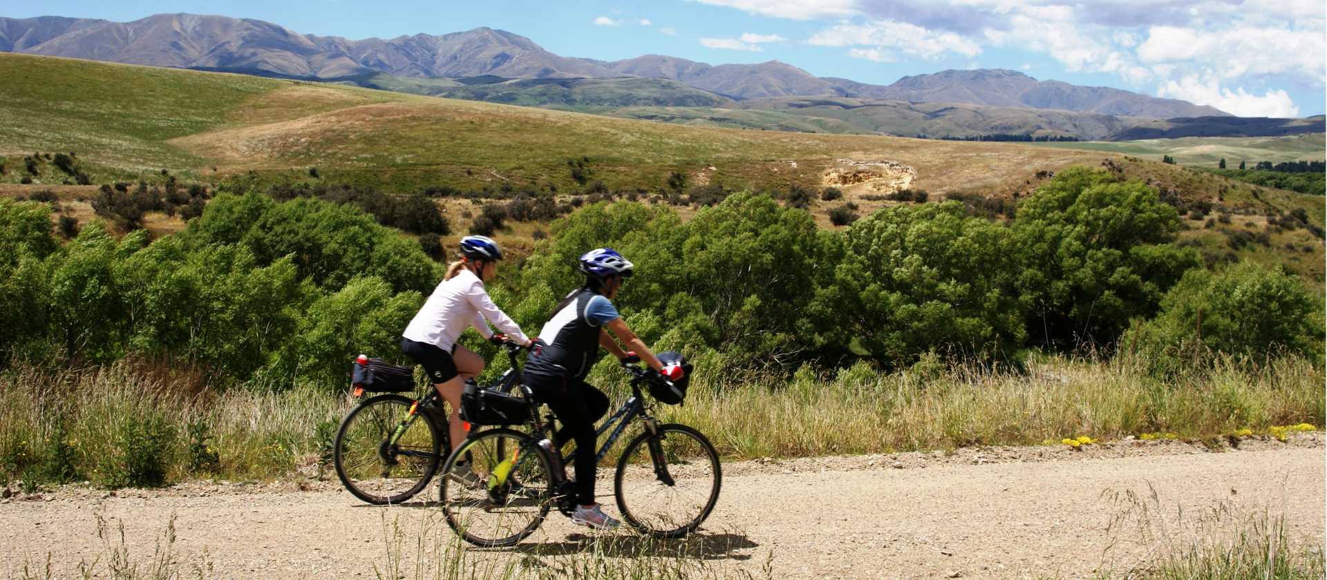 Cyclists on the Otago Rail Trail Family Adventure | Gesine Cheung