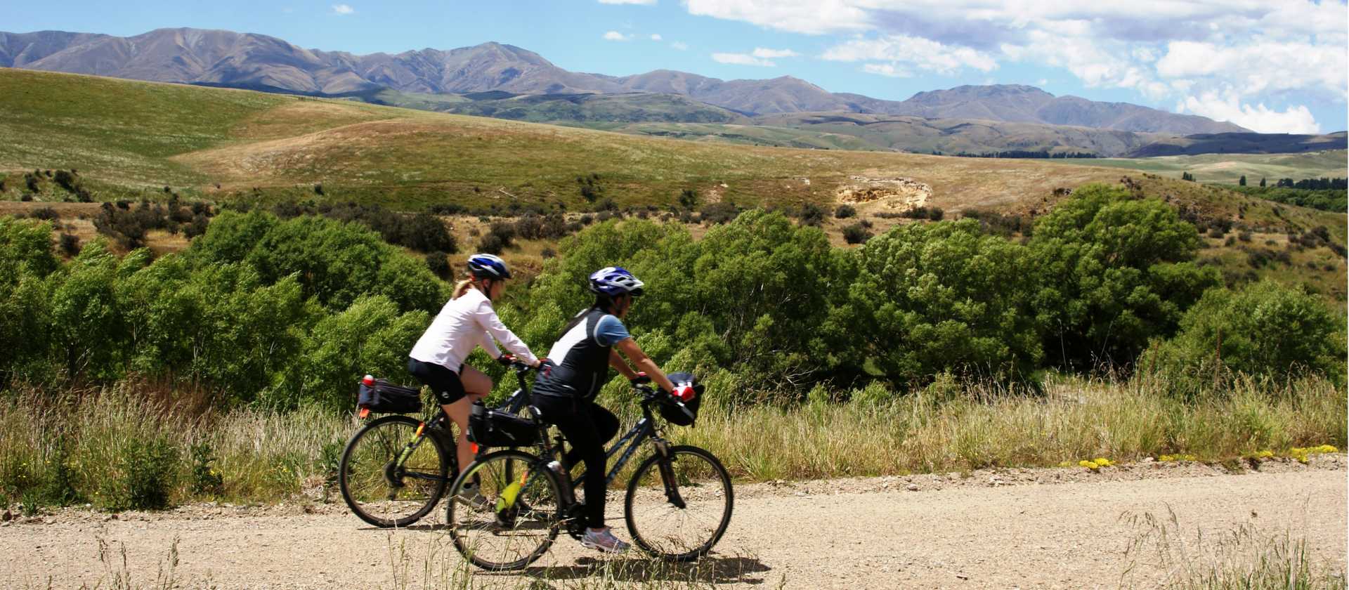 Cyclists on the Otago Rail Trail Family Adventure | Gesine Cheung