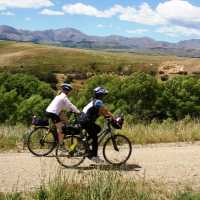 Cyclists on the Otago Rail Trail Family Adventure | Gesine Cheung