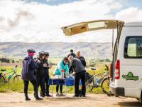 Morning tea with our guide |  <i>Lachlan Gardiner</i>