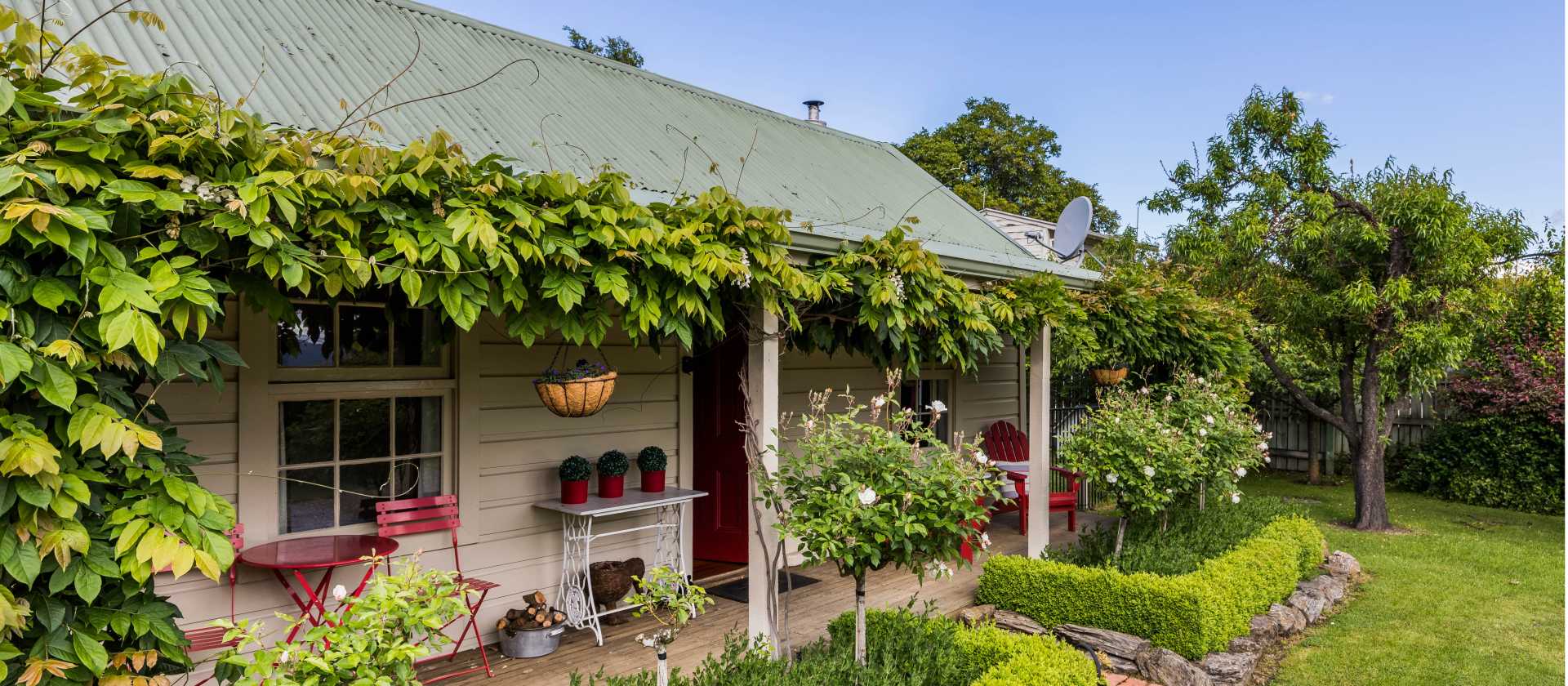 Plum Tree Cottage - Clyde | Lachlan Gardiner