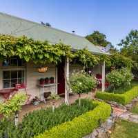 Plum Tree Cottage - Clyde | Lachlan Gardiner