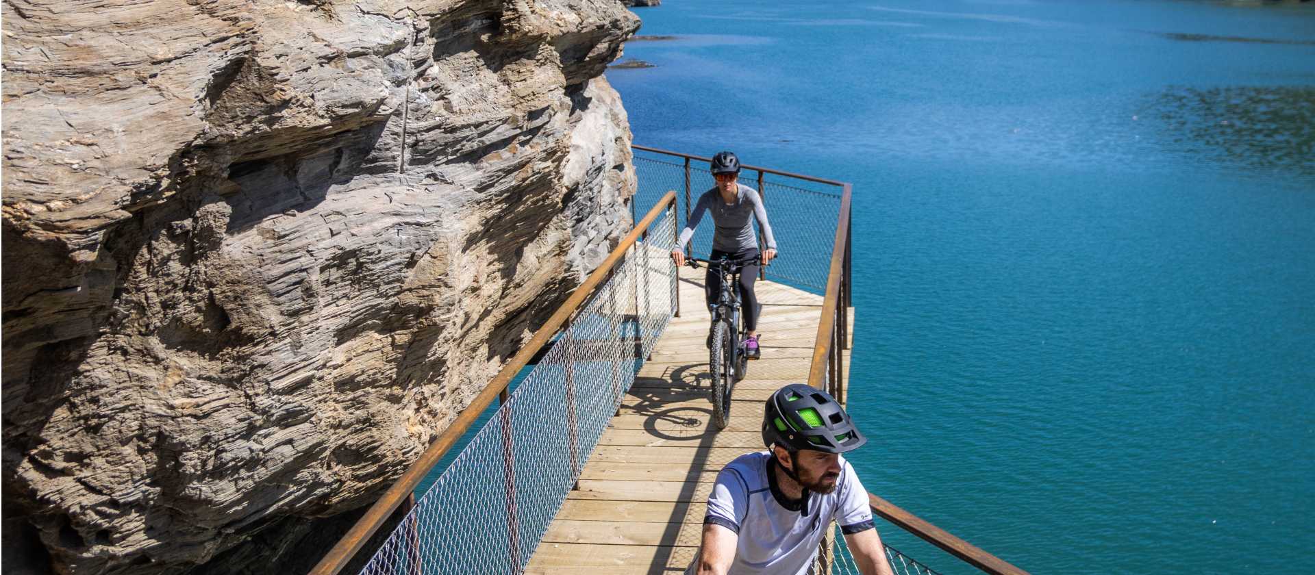 Cyclists riding by Lake Dunstan | Will Nelson