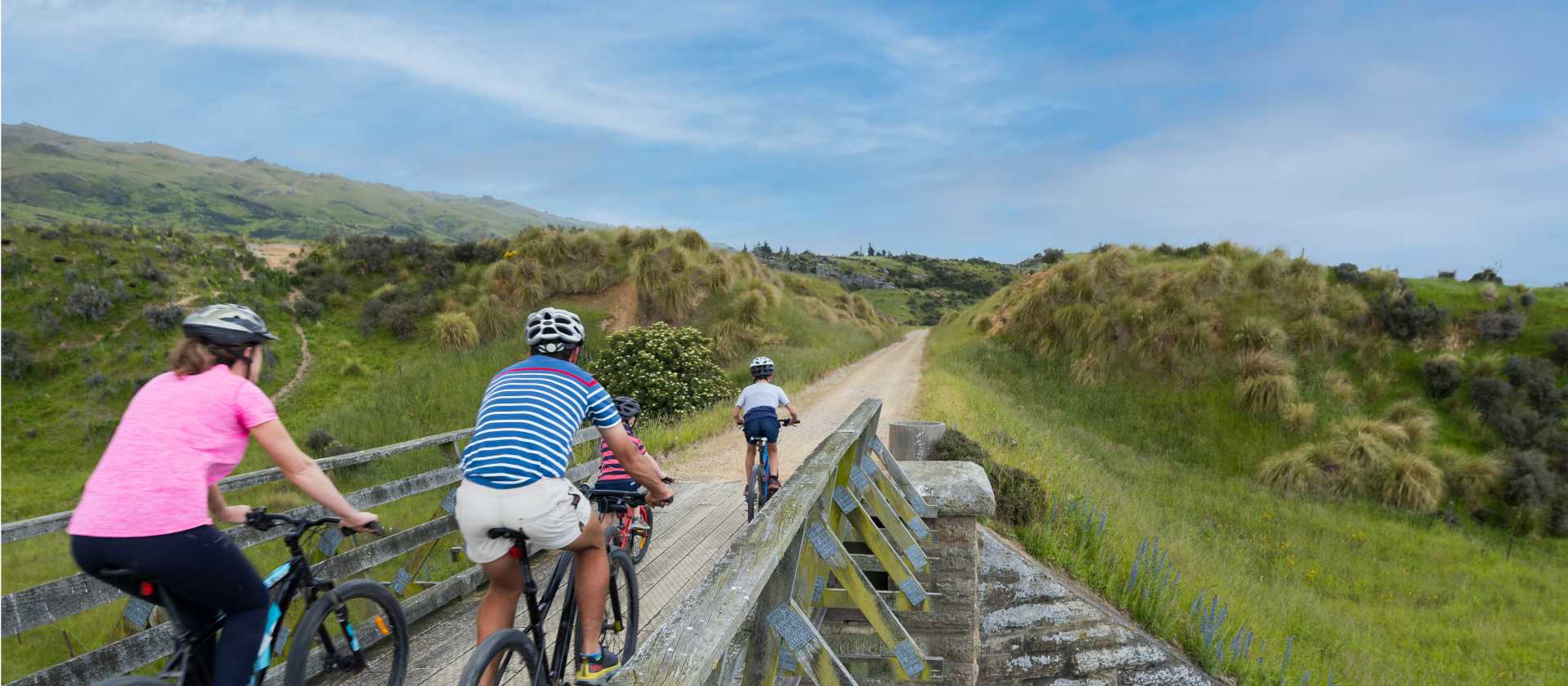 Family crossing bridge in Middlemarch | DunedinNZ