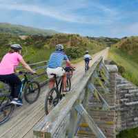 Family crossing bridge in Middlemarch | DunedinNZ