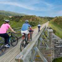 Family crossing bridge in Middlemarch | DunedinNZ