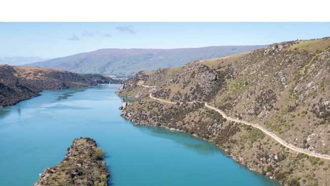 Looking South towards Roxburgh Hydrodam along the Roxburgh Gorge trail with Mt Benger in the background. | Geoff Marks
